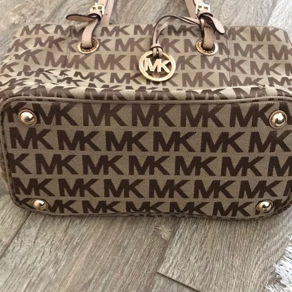 Michael Kors Handbag - Picture 8 of 8